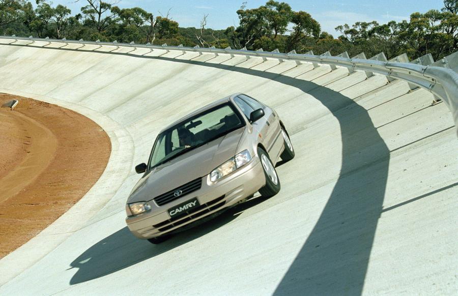  Toyota Camry (MCV21) 2000 года  (AU) (фото 2 из 10)
